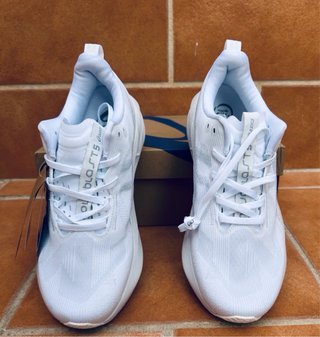 Asics Novablast 5 Blancas Talla 43.5 Nuevas