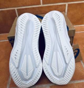 Asics Novablast 5 Blancas Talla 43.5 Nuevas