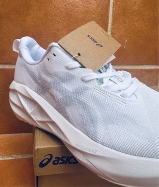 Asics Novablast 5 Blancas Talla 43.5 Nuevas