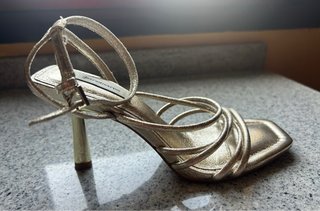 Sandalias Stradivarius doradas talla 35