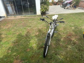 Bicicleta tándem blanca