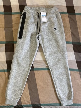 Conjunto Nike Tech Fleece Gris
