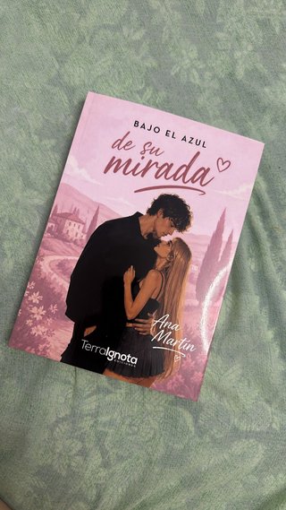 Caja literaria Bajo el azul de su mirada