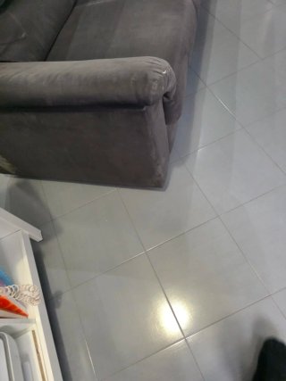 Sofá de tela gris