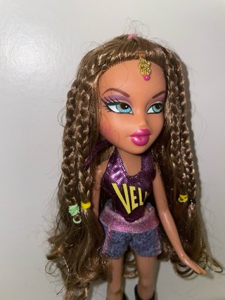 Muñeca Bratz con bolso y botas