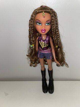 Muñeca Bratz con bolso y botas