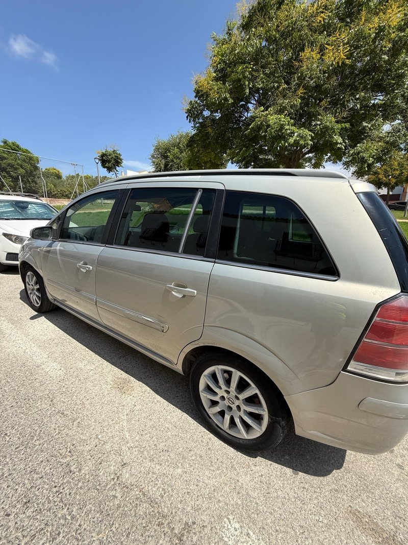 Opel Zafira 2005 - foto 1