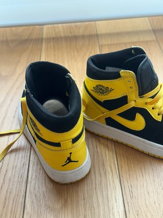 Nike Air Jordan 1 Mid New Love Negro Amarillo