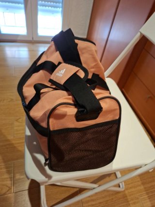Bolsa de deporte Adidas negra y rosa