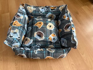 Camita para perro con estampado de perros