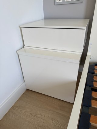 Estructura cama, cabezal y 2 mesitas blanco brillo