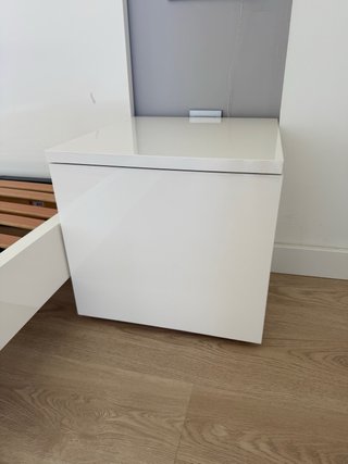 Estructura cama, cabezal y 2 mesitas blanco brillo