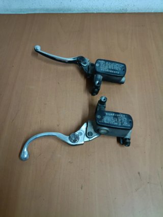 Manetas y bomba freno Kawasaki J300
