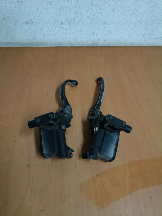 Manetas y bomba freno Kawasaki J300