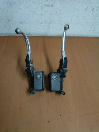 Manetas y bomba freno Kawasaki J300