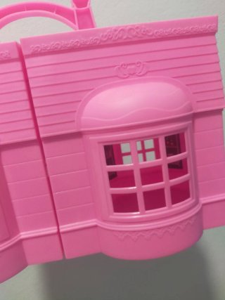 Casita de juguete rosa crayola