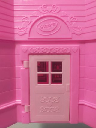 Casita de juguete rosa crayola