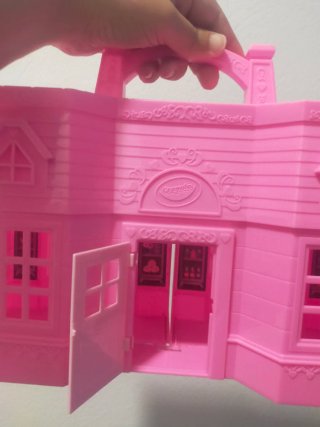 Casita de juguete rosa crayola