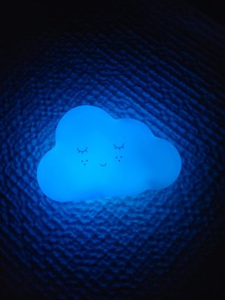 Luz quitamiedos nube infantil