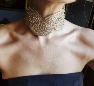 Choker dorato elegante