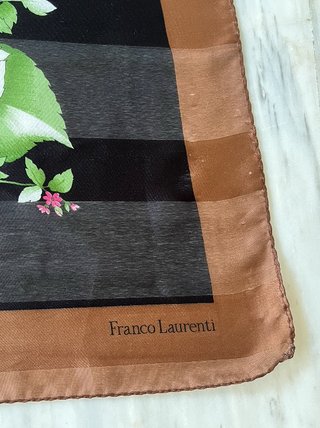 Pañuelo marron floral Franco Laurenti