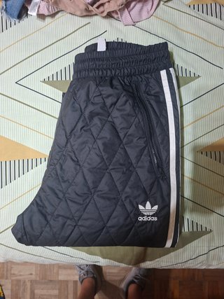 Calças Adidas Quilted SST Pretas