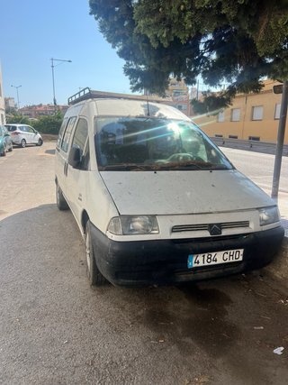 Furgoneta que no funciona y le falta la culata