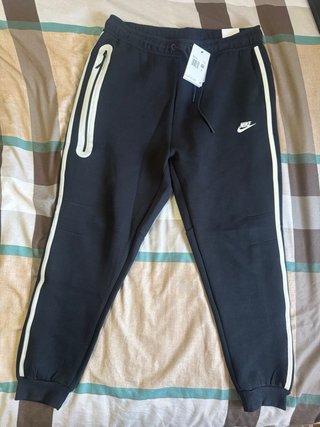 Conjunto Nike Tech Fleece Negro Reflectante