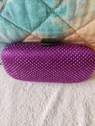 Bolso de fiesta morado con brillos