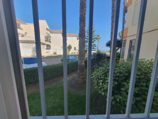 Se alquila apartamento en primera línea de playa