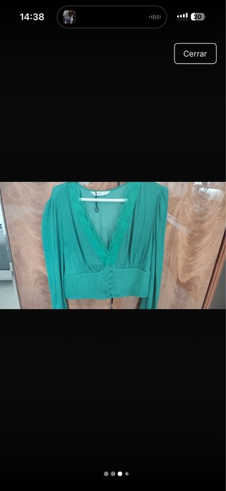 Blusa verde esmeralda con encaje