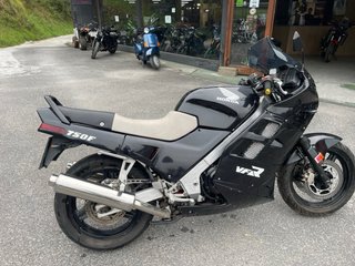 Honda VFR 750F Negra y Beige moto sin garantía