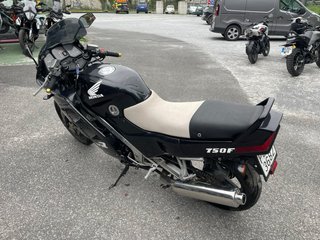 Honda VFR 750F Negra y Beige moto sin garantía