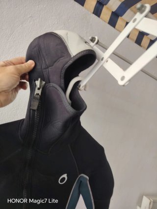 Traje de neopreno con capucha