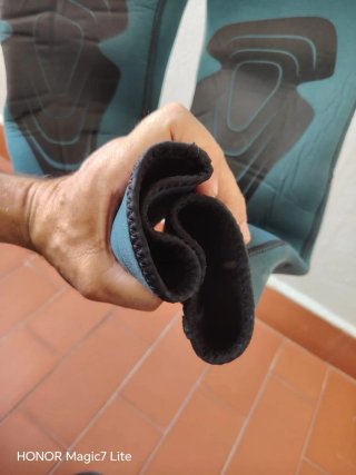 Traje de neopreno con capucha