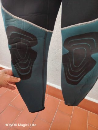 Traje de neopreno con capucha