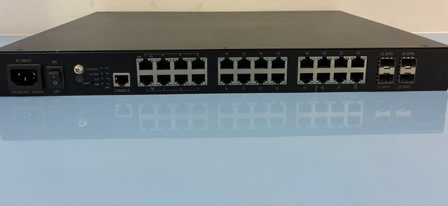 Switch Gigabit Pakedge SX-24P8 24 Puertos