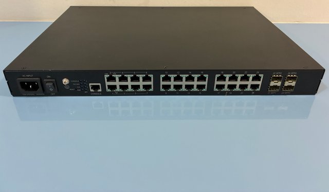 Switch Gigabit Pakedge SX-24P8 24 Puertos