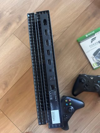 Xbox One X Negra con 2 mandos y forza 7 fifa 20