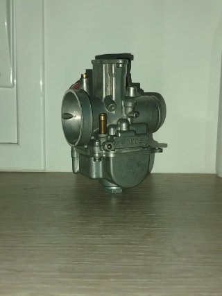 Carburador Plata con Manguera Roja
