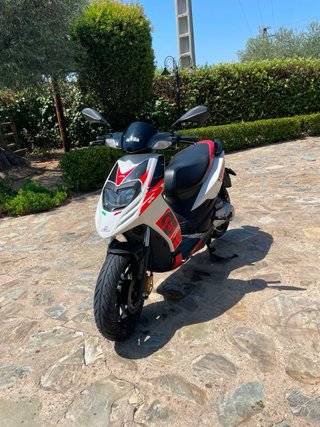 Scooter Aprilia 49cc Roja y Blanca