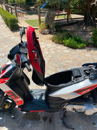 Scooter Aprilia 49cc Roja y Blanca