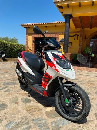 Scooter Aprilia 49cc Roja y Blanca