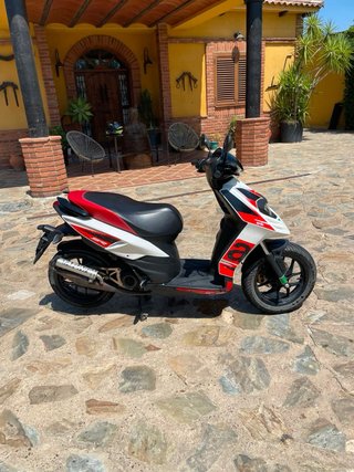 Scooter Aprilia 49cc Roja y Blanca