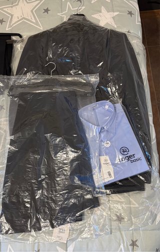Traje negro completo nuevo con etiquetas