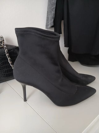 Botines de tacón negros