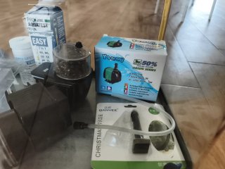 Pecera y kit de cuidados acuario