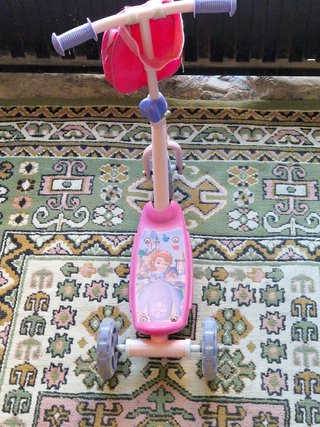 Patinete infantil rosa con bolso