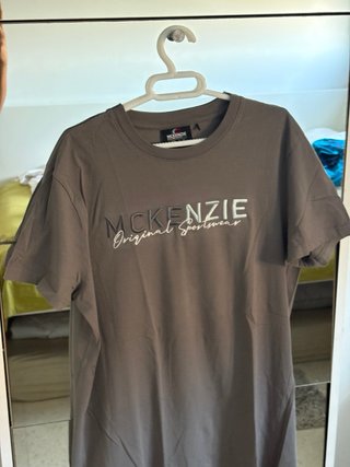 Lote de 8 camisetas de diferentes marcas.