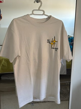 Lote de 8 camisetas de diferentes marcas.